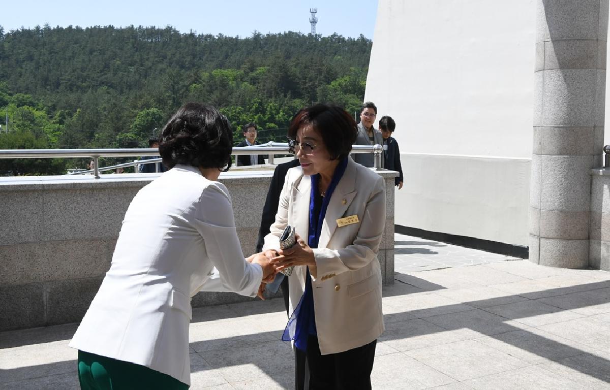 고흥군 소상공인연합회 초대회장 취임식 및 발대식 첨부이미지 : 2023.05.16 고흥군 소상공인연합회 초대회장 취임식 및 발대식 (4).JPG