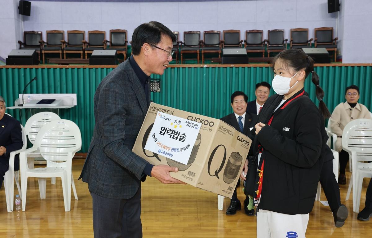 제19회 고흥군체육인 한마음 체육대회 개회식 첨부이미지 : 2025.11.22 제19회 고흥군체육인 한마음 체육대회 개회식 (14).JPG