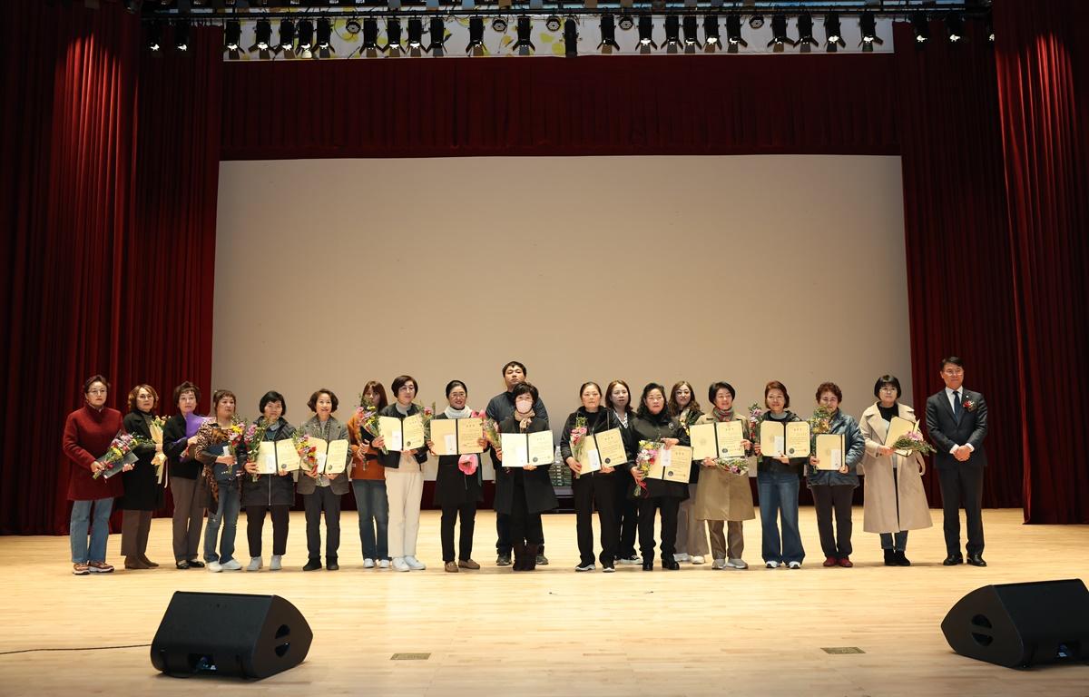 제3회 고흥노인복지기관협의회 종사자의 밤 첨부이미지 : 2025.11.21 제3회 고흥노인복지기관협의회 종사자의 밤 (10).JPG