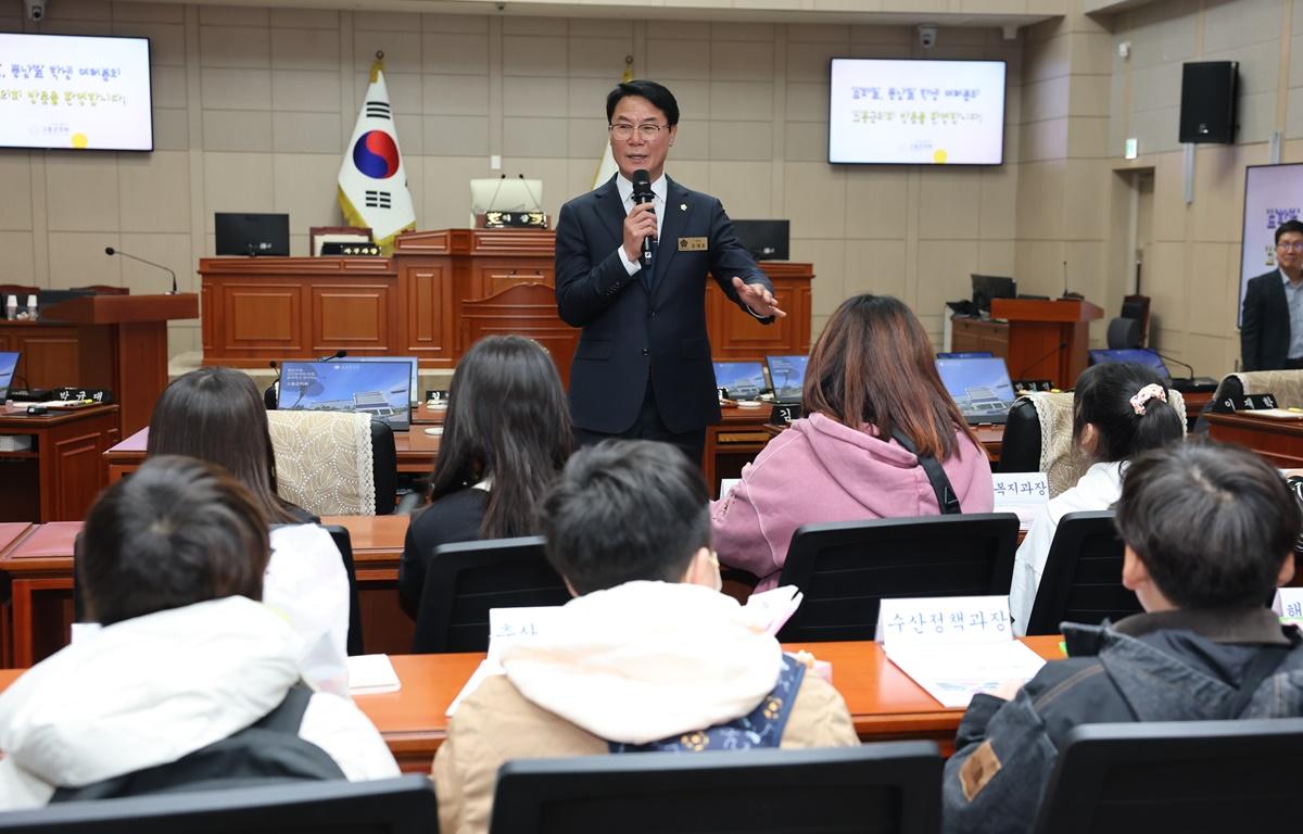 도화초, 풍남초 학생 고흥군의회 방문 첨부이미지 : 2025.11.25 도화초, 풍남초 학생 고흥군의회 방문 (4).JPG