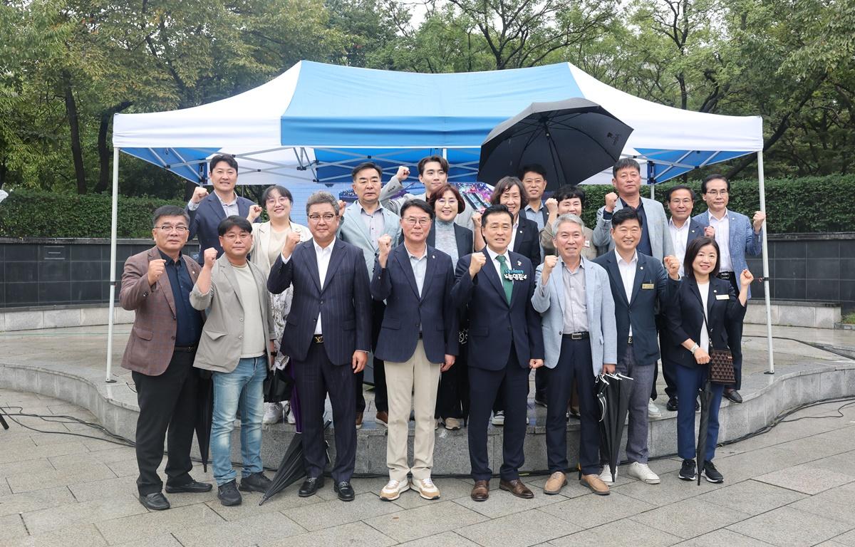 고흥군 농수산물 직거래장터(노원구 중계근린공원) 우호행사 첨부이미지 : 2025.9.19 고흥군 농수산물 직거래장터(노원구 중계근린공원) 우호행사 (5).JPG