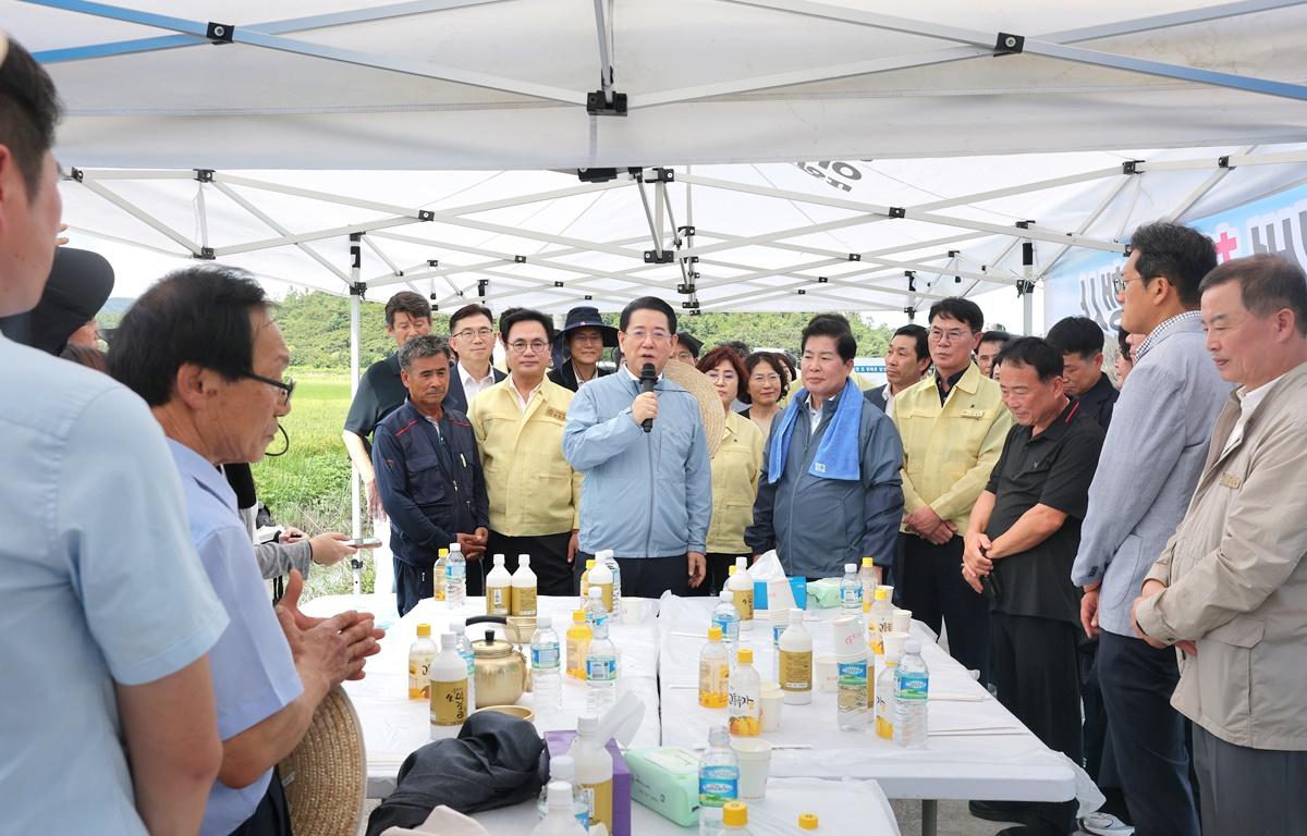 2025년 조생벼 첫 수확 현장 방문 첨부이미지 : 2025.8.14 2025년 조생벼 첫 수확 현장 방문 (3).JPG