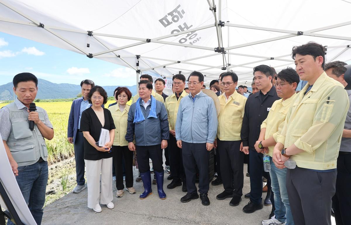 2025년 조생벼 첫 수확 현장 방문 첨부이미지 : 2025.8.14 2025년 조생벼 첫 수확 현장 방문 (4).JPG