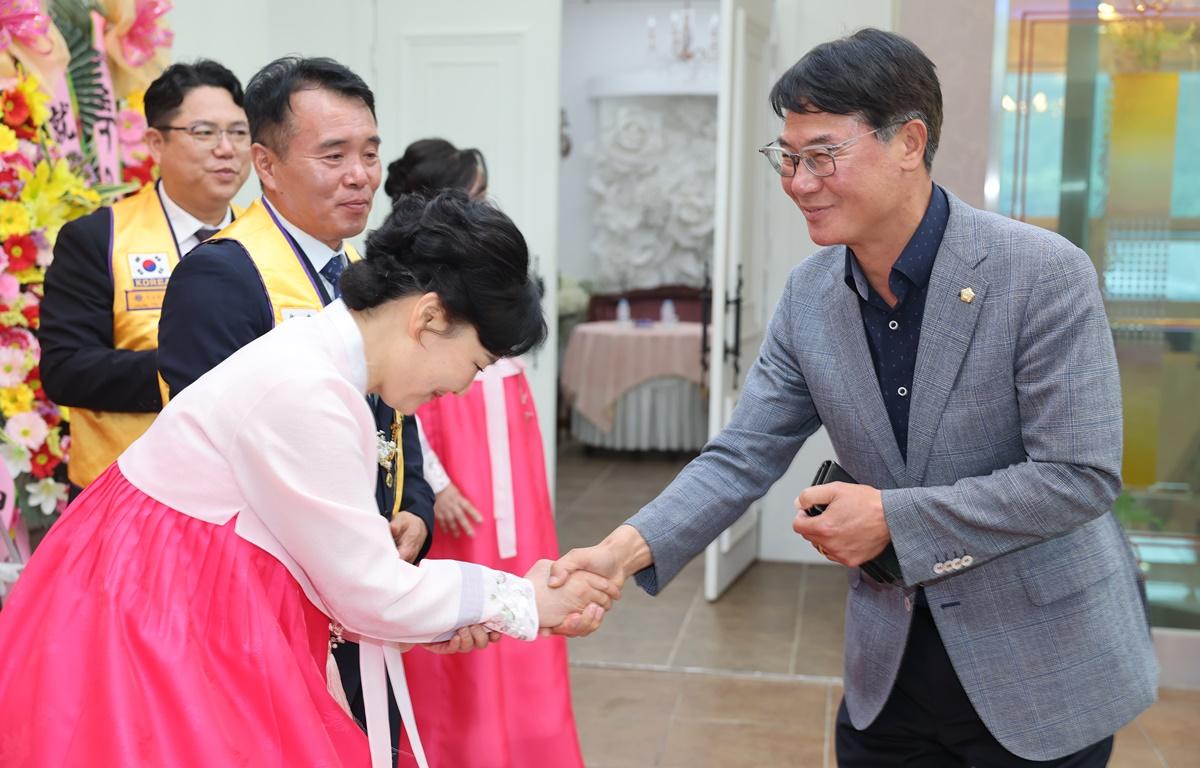 고흥 라이온스클럽 회장 이취임식 첨부이미지 : 2025.6.19 고흥 라이온스클럽 회장 이취임식 (3).JPG