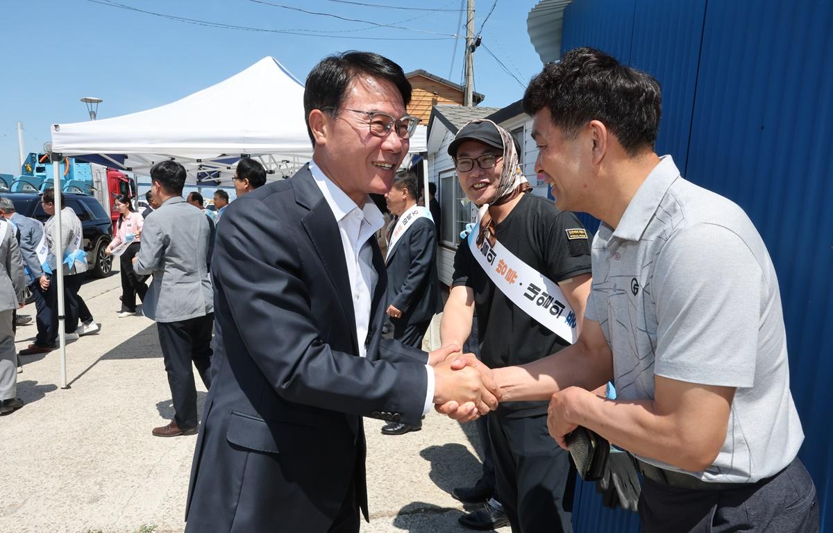 2025년 수산자원조성사업 수산종자 방류 첨부이미지 : 2025.6.5 2025년 수산자원조성사업 수산종자 방류 (3).JPG