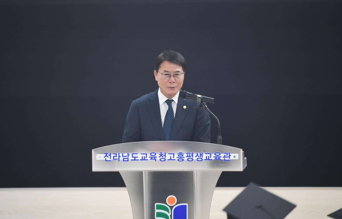 초등 제12회, 중학 제9회 학력인정 성인문해 교육과정 졸업식 첨부이미지 : 2025.2.7 초등 제12회, 중학 제9회 학력인정 성인문해 교육과정 졸업식 (1).JPG