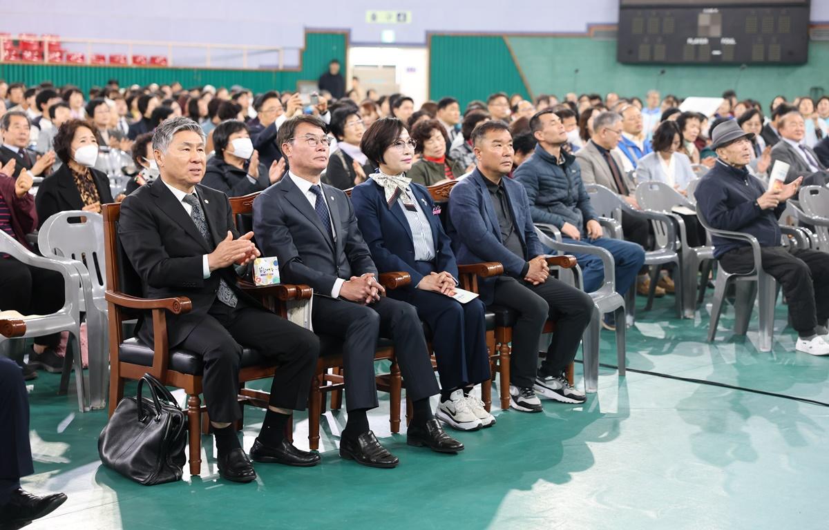 고흥군 기독교 교회연합회 제15회 부활절 연합예배 첨부이미지 : 2025.4.20 고흥군 기독교 교회연합회 제15회 부활절 연합예배 (2).JPG
