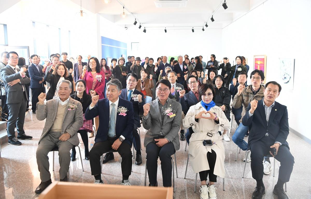 미르마루 갤러리 개관전 개막식 첨부이미지 : 2025.4.5 미르마루 갤러리 개관전 개막식 (7).JPG