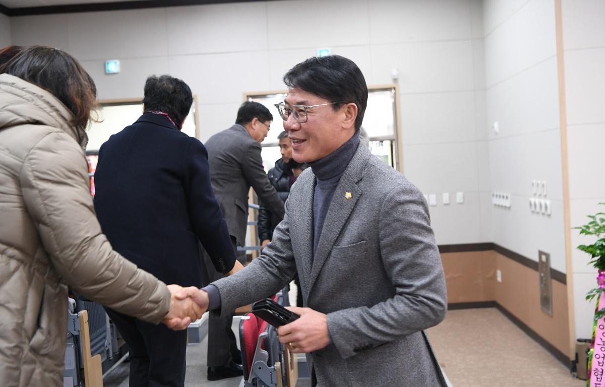 고흥군 4-H 연합회 제66대, 제67대 회장단 이취임식 첨부이미지 : 2025.1.15 고흥군 4-H 연합회 제66대, 제67대 회장단 이취임식 (2).JPG