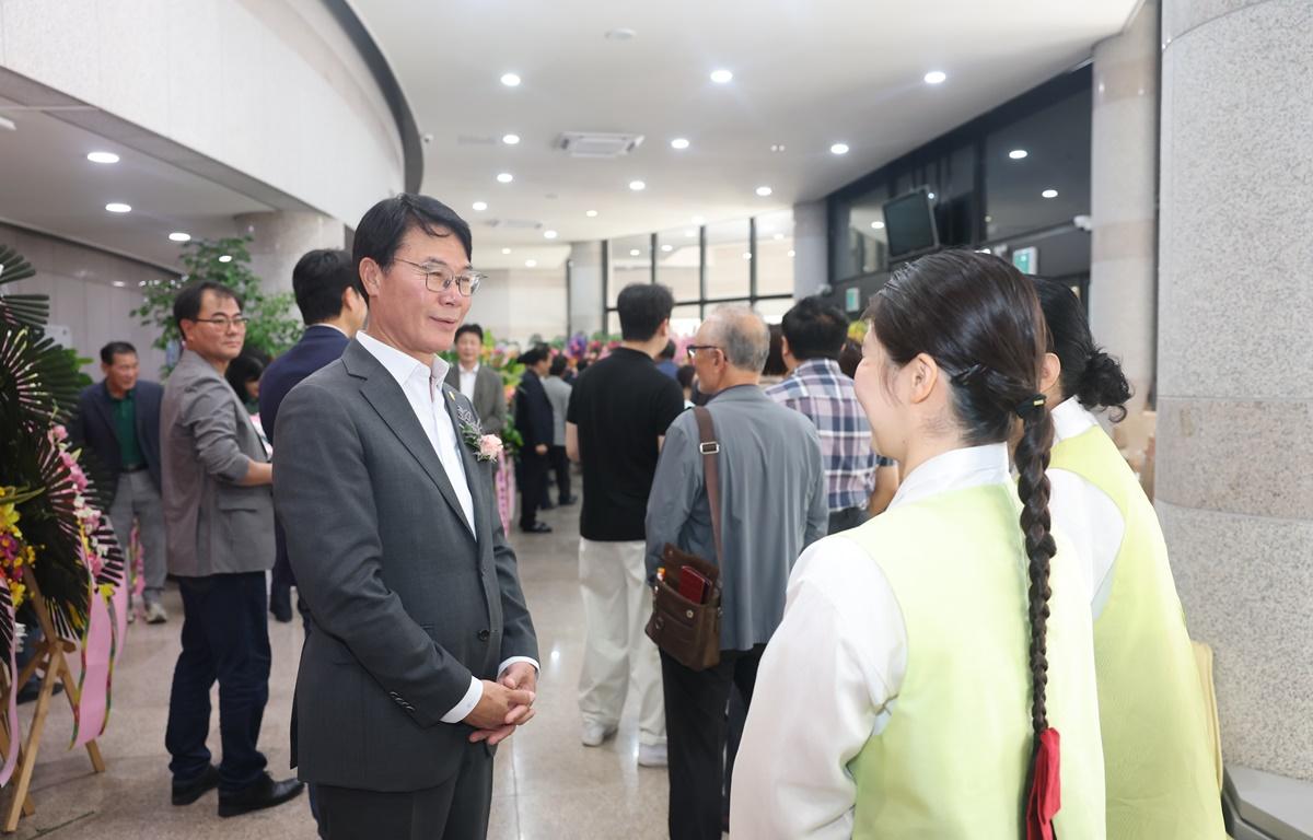 2025년 제11대 제12대 고흥 문화원장 이취임식 첨부이미지 : 2025.7.17 2025년 제11대 제12대 고흥 문화원장 이취임식 (6).JPG