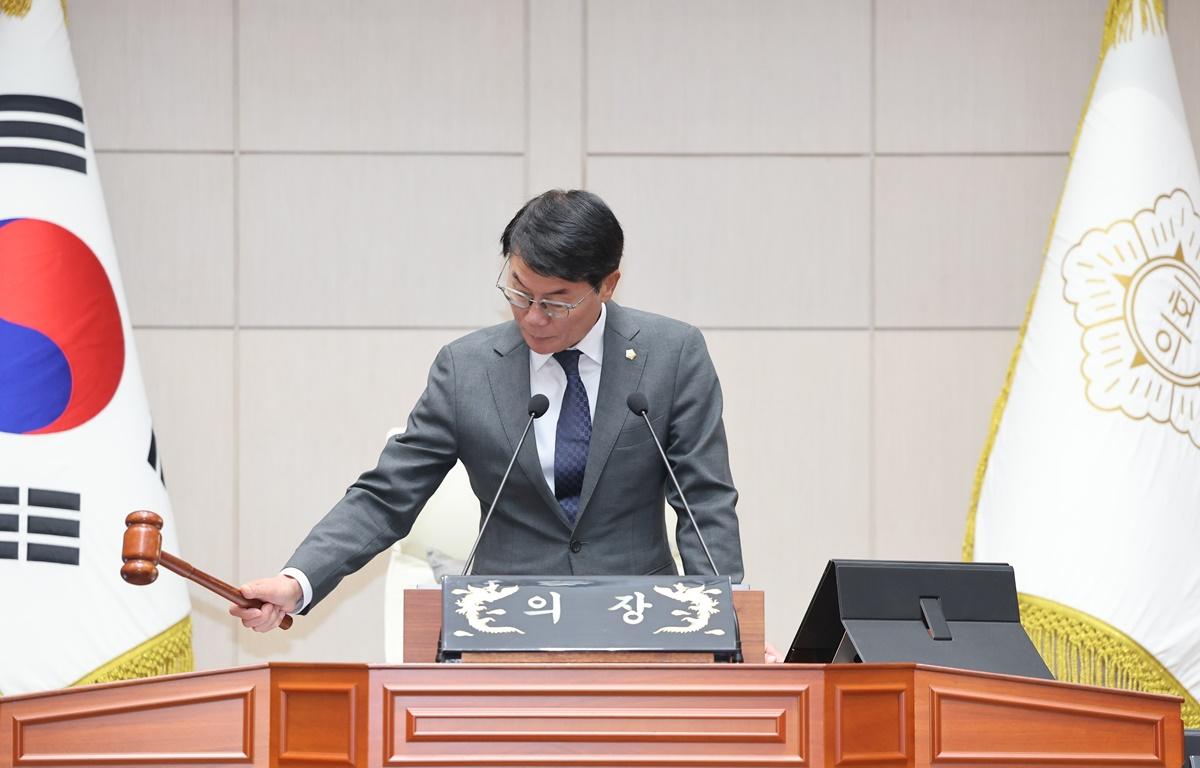 제338회 고흥군의회 임시회 제1차 본회의 첨부이미지 : 2025.7.16 제338회 고흥군의회 임시회 제1차 본회의 (15).JPG