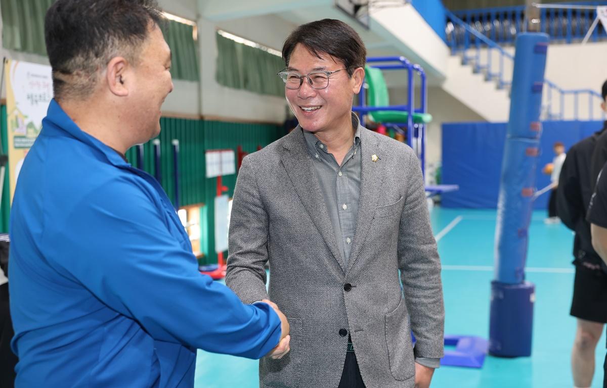 제41회 녹동체육동우회장배 고흥군 직장 및 기관 사회단체 배구대회 첨부이미지 : 2025.4.26 제41회 녹동체육동우회장배 고흥군 직장 및 기관 사회단체 배구대회 (3).JPG
