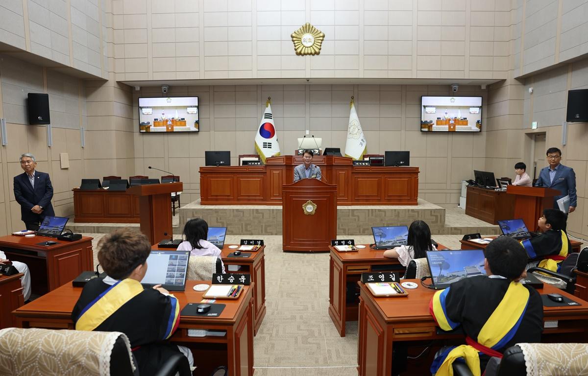 두원면 초등학교 의회 견학 첨부이미지 : 2025.5.2 두원면 초등학교 의회 견학 (4).JPG