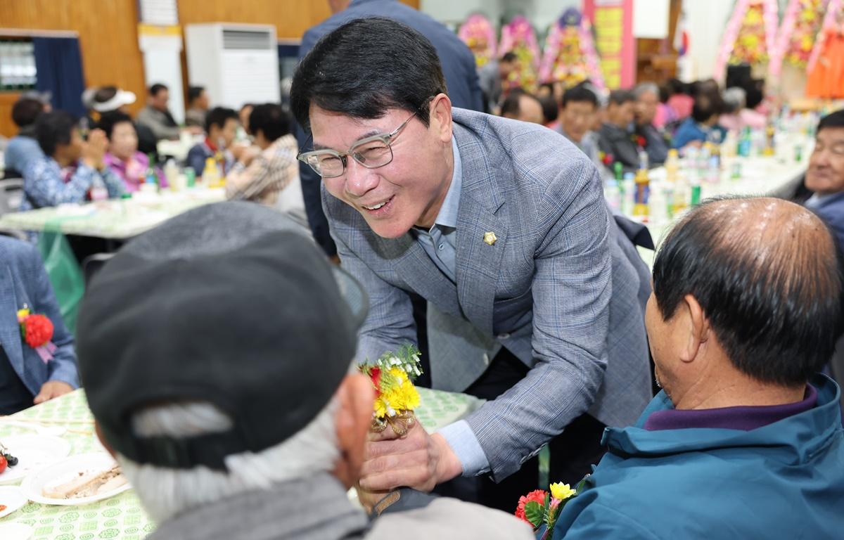 두원면 어르신 경로 위안잔치 첨부이미지 : 2025.5.9 두원면 어르신 경로 위안잔치 (12).JPG