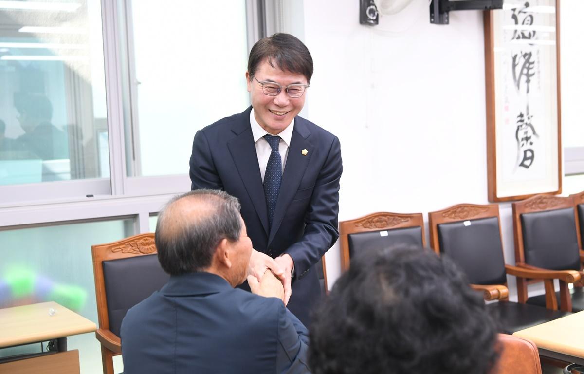 2025학년도 노인대학 및 대학원 입학식 첨부이미지 : 2025.3.6 2025학년도 노인대학 및 대학원 입학식 (16).JPG