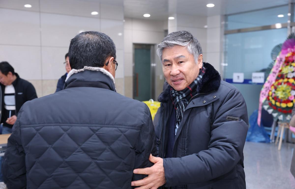 동강면 청년회장 이취임식 첨부이미지 : 2026.1.24 동강면 청년회장 이취임식 (3).JPG