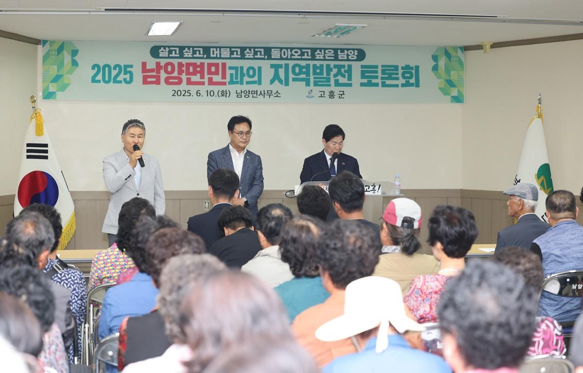 2025 군민과의 지역발전 토론회(남양면) 첨부이미지 : 2025.6.10 2025 군민과의 지역발전 토론회(남양면) (7).JPG