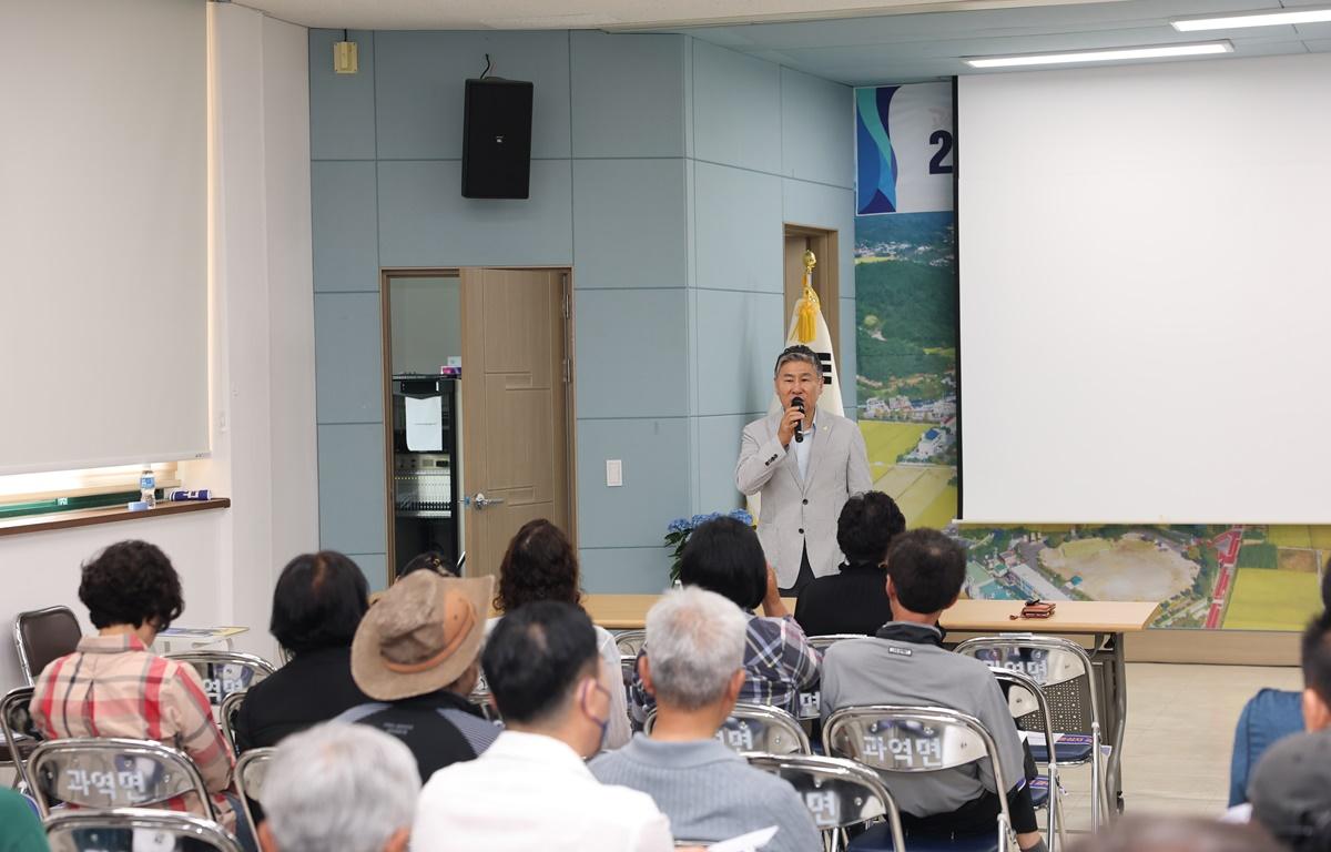 2025 군민과의 지역발전 토론회(과역면) 첨부이미지 : 2025.6.10 2025 군민과의 지역발전 토론회(과역면) (6).JPG