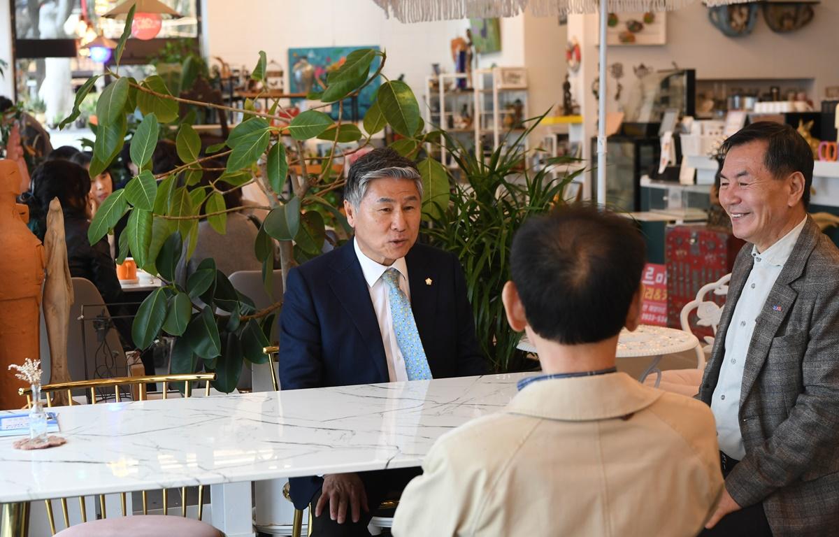 미르마루 갤러리 개관전 개막식 첨부이미지 : 2025.4.5 미르마루 갤러리 개관전 개막식 (1).JPG