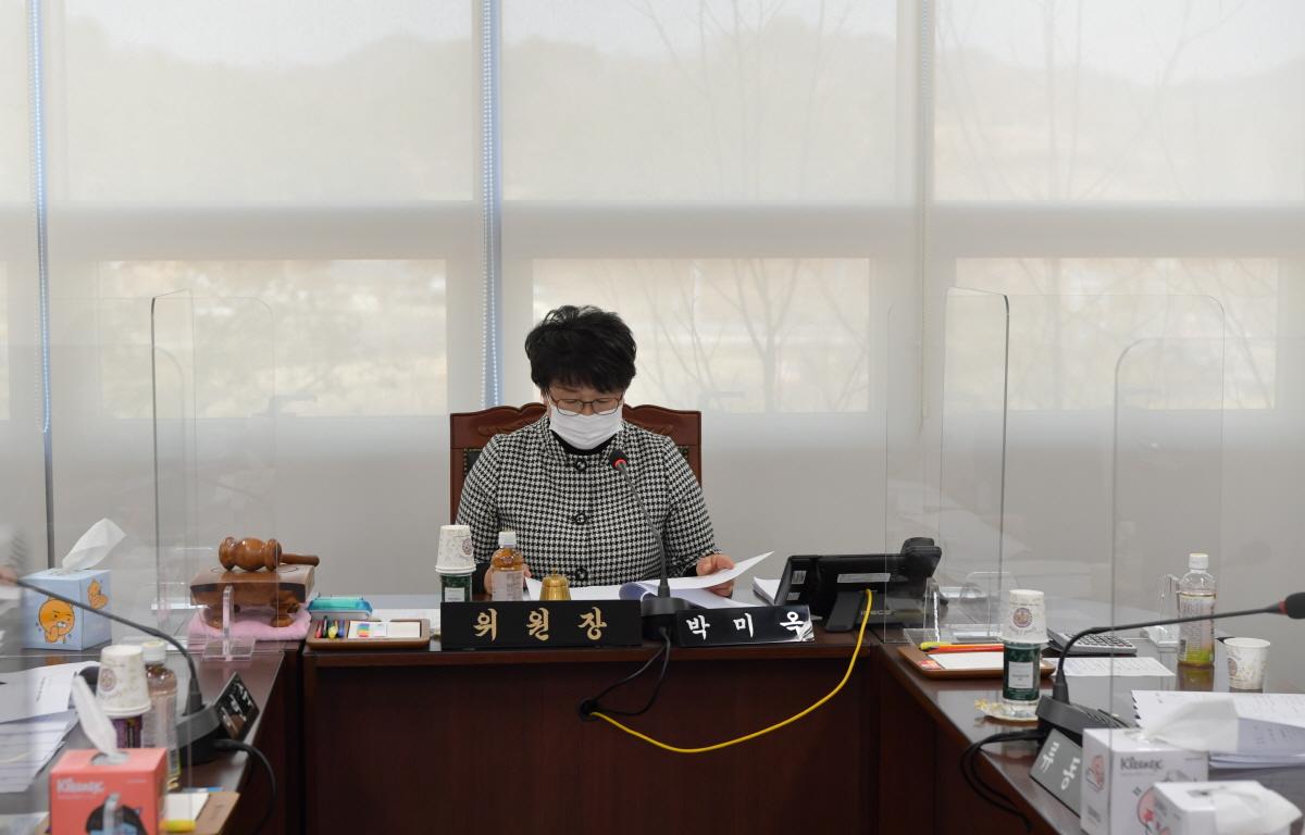 제302회 고흥군의회 제2차 정례회 제7차 행정자치위원회 첨부이미지 : 2021.12.10 제302회 고흥군의회 제2차 정례회 제7차 행정자치위원회 (23).JPG