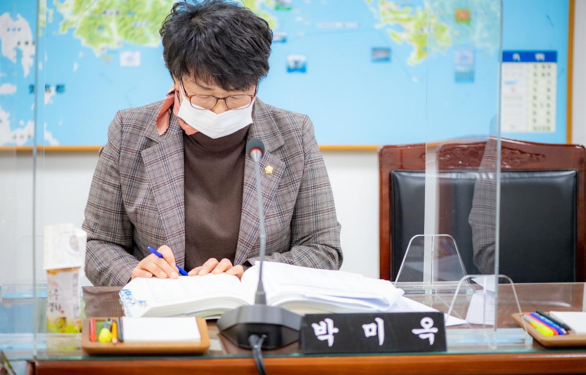 제302회 고흥군의회 제2차 정례회 제1차 예산결산위원회  첨부이미지 : 2021.12.08제302회 고흥군의회 제2차 정례회 제1차 예산결산위원회 (34).jpg