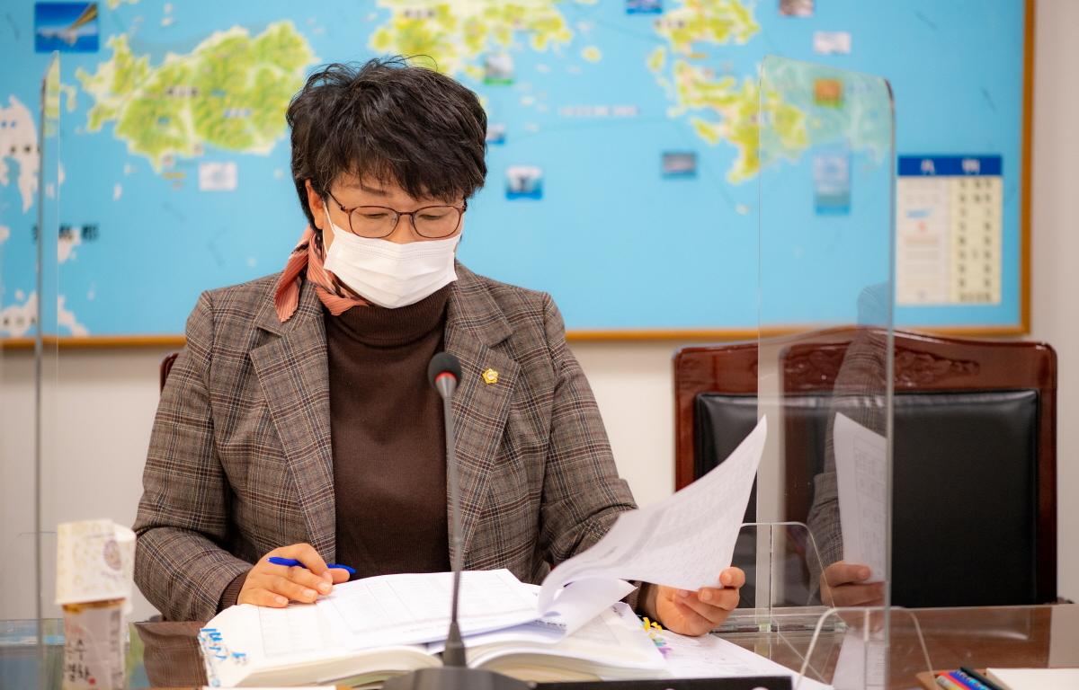 제302회 고흥군의회 제2차 정례회 제1차 예산결산위원회  첨부이미지 : 2021.12.08제302회 고흥군의회 제2차 정례회 제1차 예산결산위원회 (42).jpg