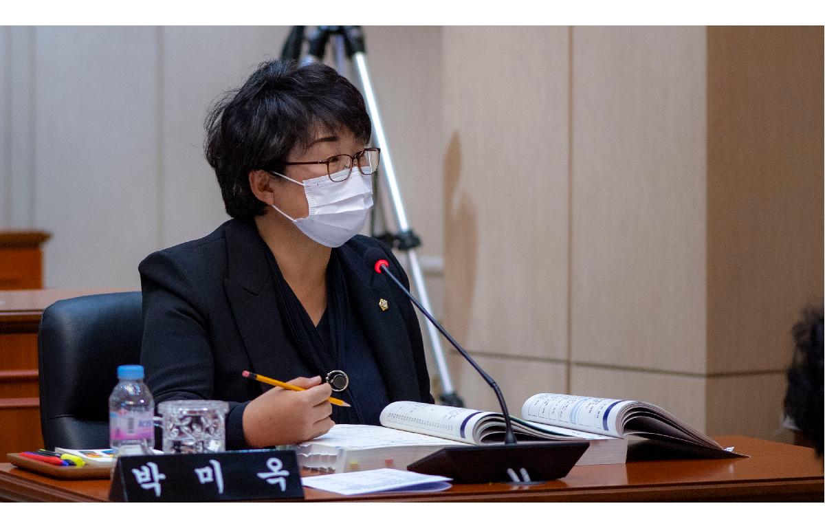 제302회 제2차 정례회 제2차 본회의 첨부이미지 : 2021.11.03 제302회 제2차 정례회 제2차 본회의 _35.jpg