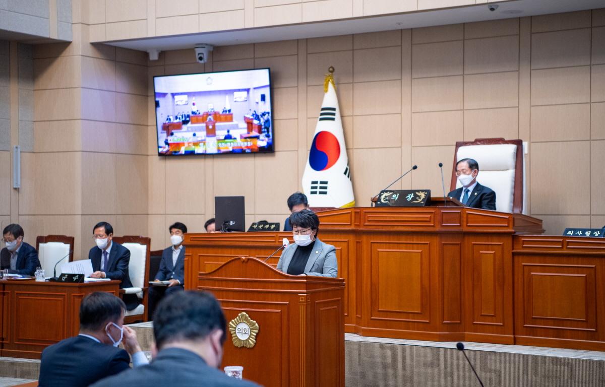 제302회 고흥군의회 제2차 정례회 제6차 본회의 첨부이미지 : 2021.11.22 제302회 정례회 제7차 본회의 (37).jpg