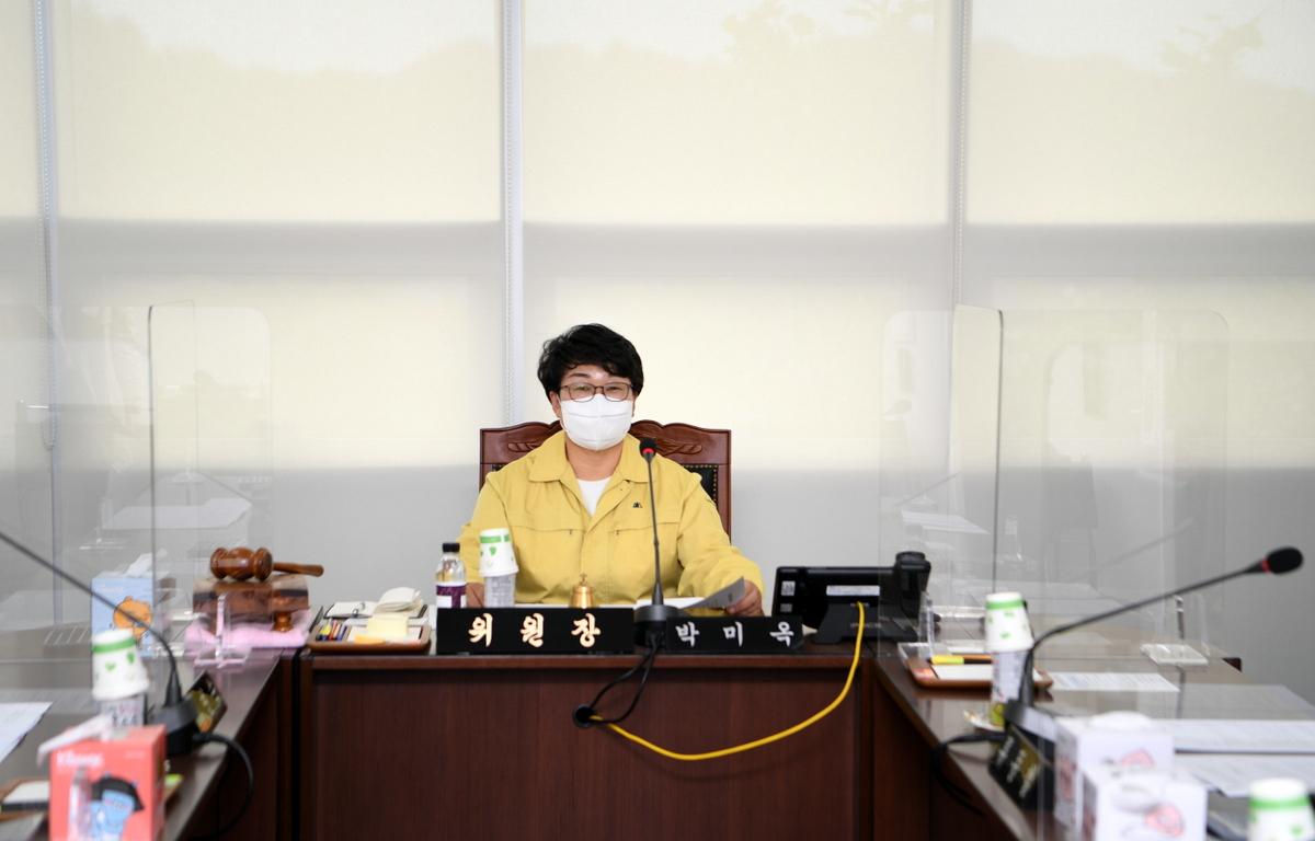 제296회 고흥군의회 임시회 제1차 행정자치위원회 첨부이미지 : 2021.04.27 제296회 임시회 제1차 행정자치위원회 (3).JPG