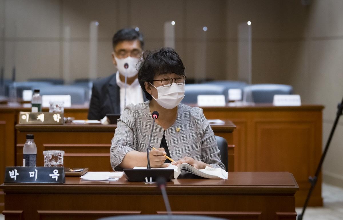 제299회 고흥군의회 임시회 제4차 본회의 2021 상반기 군정 주요 업무 추진실적 보고의 건 첨부이미지 : 2021.07.16 제299회 고흥군의회 임시회 제4차 본회의 (5) .jpg