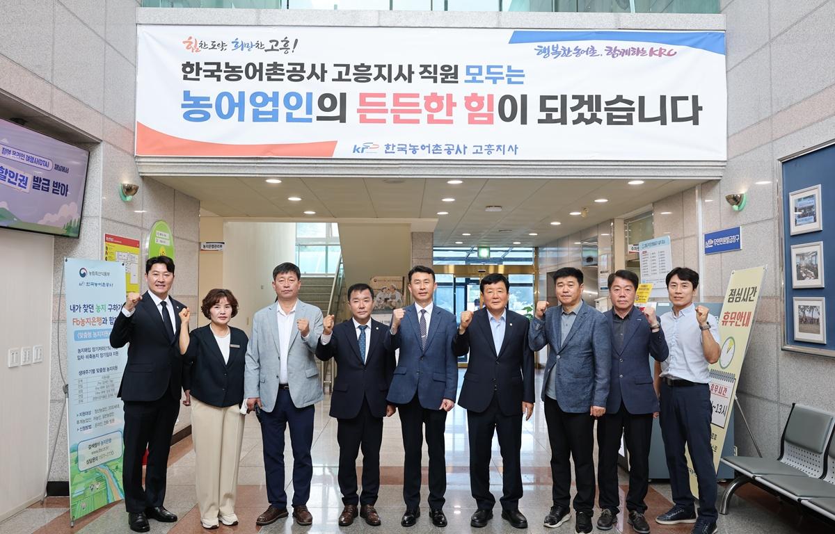 제10대 고흥군의회 전반기 의장단 및 상임위원회 기관 방문 첨부이미지 : 2026.7.3  제10대 고흥군의회 전반기 의장단 및 상임위원장 기관 방문 (5).JPG