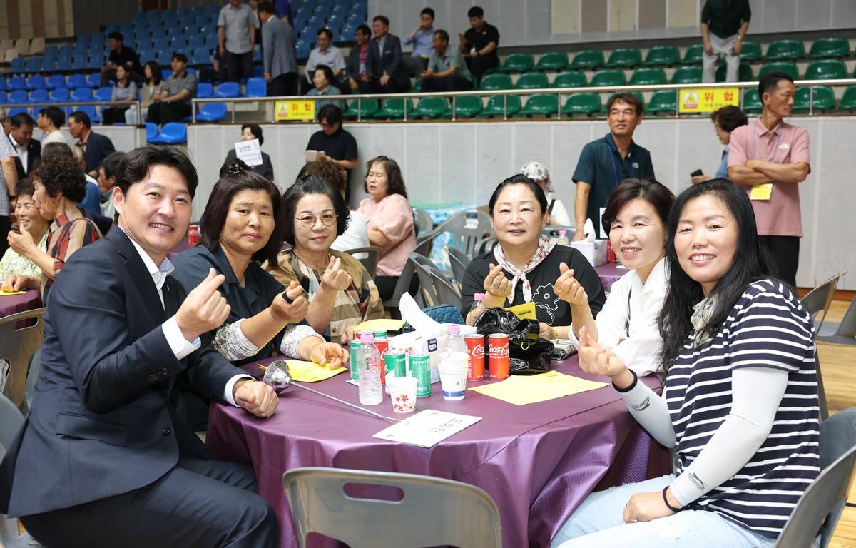 제23회 고흥군 농업경영인대회 및 제5회 고흥군 여성농업인대회 첨부이미지 : 2026.7.20 제23회 고흥군 농업경영인대회 및 제5회 고흥군 여성농업인대회 (6).JPG