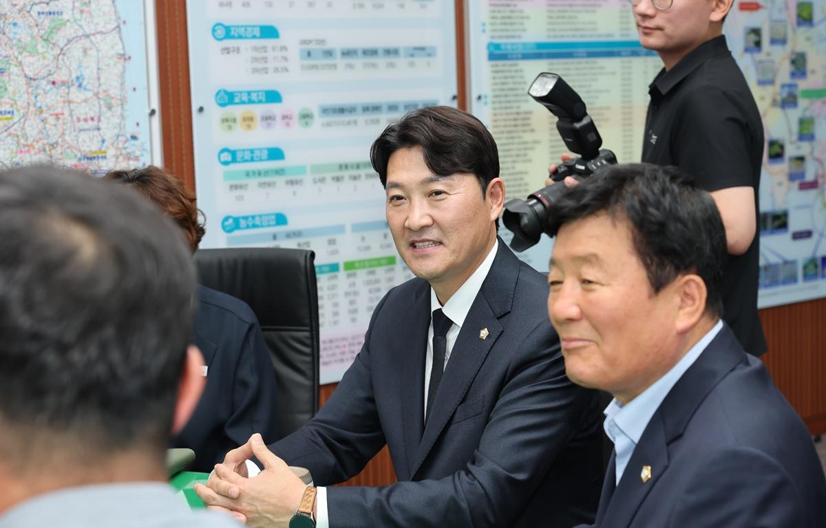 제10대 고흥군의회 전반기 의장단 및 상임위원회 기관 방문 첨부이미지 : 2026.7.3 제10대 고흥군의회 전반기 의장단 및 상임위원회 기관 방문(의원) (5).JPG
