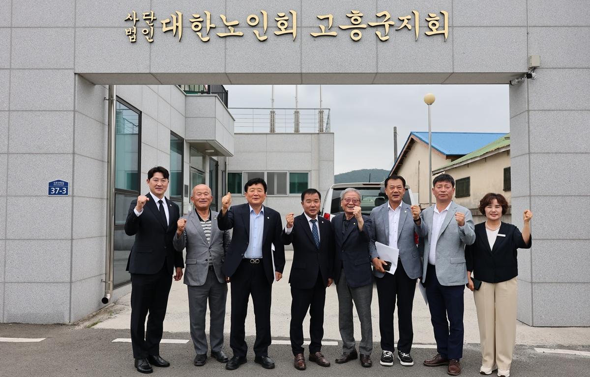 제10대 고흥군의회 전반기 의장단 및 상임위원회 기관 방문 첨부이미지 : 2026.7.3  제10대 고흥군의회 전반기 의장단 및 상임위원장 기관 방문 (6).JPG