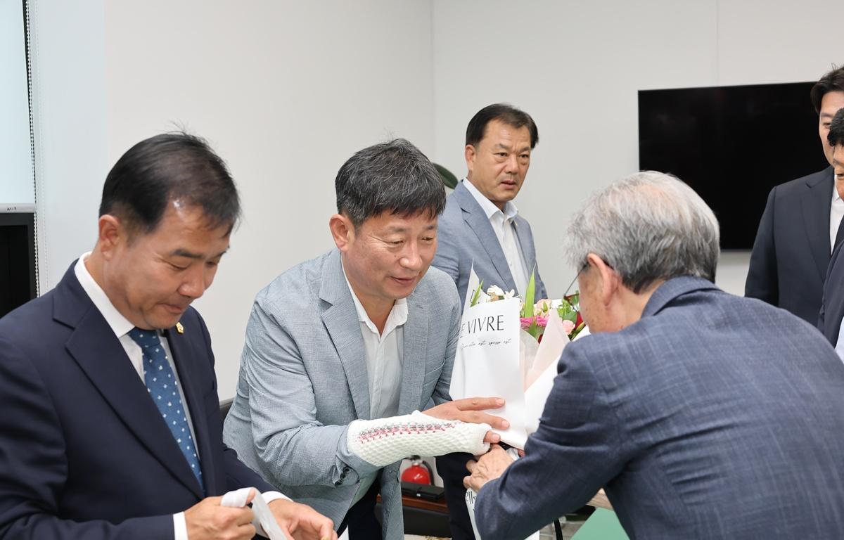 제10대 고흥군의회 전반기 의장단 및 상임위원회 기관 방문 첨부이미지 : 2026.7.3 제10대 고흥군의회 전반기 의장단 및 상임위원회 기관 방문(의원) (8).JPG