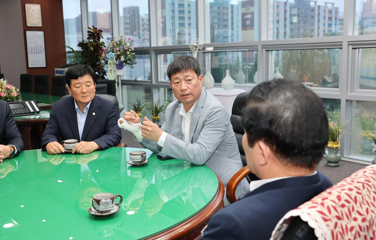 제10대 고흥군의회 전반기 의장단 및 상임위원회 기관 방문 첨부이미지 : 2026.7.3 제10대 고흥군의회 전반기 의장단 및 상임위원회 기관 방문(의원) (6).JPG