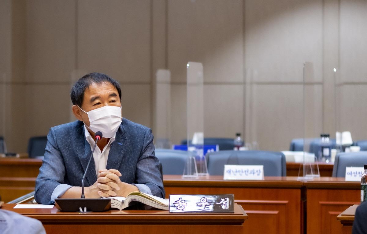 제299회 고흥군의회 임시회 제4차 본회의 2021 상반기 군정 주요 업무 추진실적 보고의 건 첨부이미지 : 2021.07.16 제299회 고흥군의회 임시회 제4차 본회의 (50) .jpg