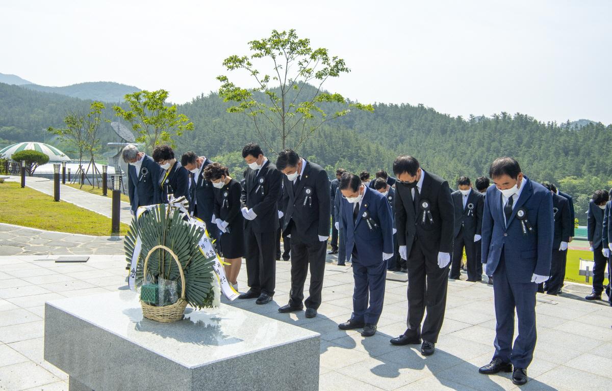 제66회 현충일 추념행사 첨부이미지 : 2021.06.06 제66회 현충일 추념행사 (7)_web.jpg