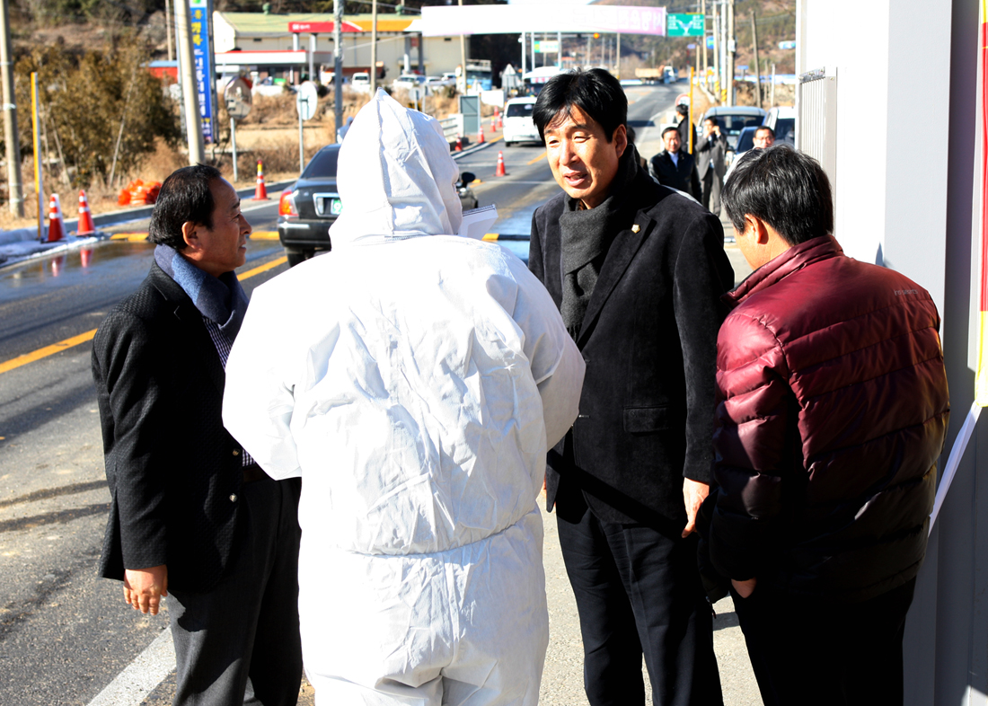 고흥군관내 구제역차단 방역 현장 방문 첨부이미지 : 5A0X7097-0 사본.jpg