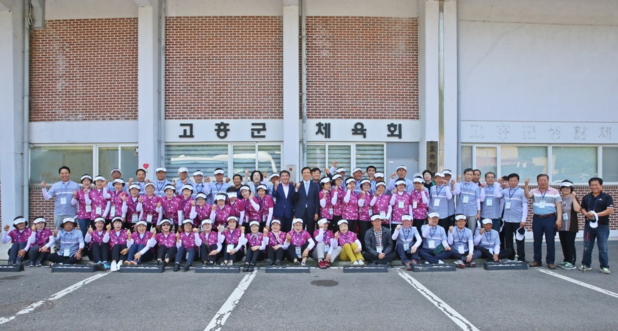 제14회 전라남도 어르신생활체육대축전 첨부이미지 : 19-06-04 전라남도 어르신생활체육대축전 선수단 격려 5.jpg