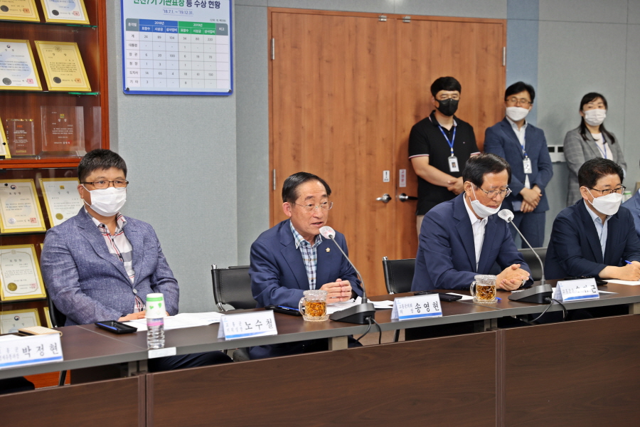 고흥군 강동구 우호교류 협약 체결식 첨부이미지 : [크기변환]20-07-30 고흥군 서울시 강동군 우호교류 협약 체결식 17.jpg