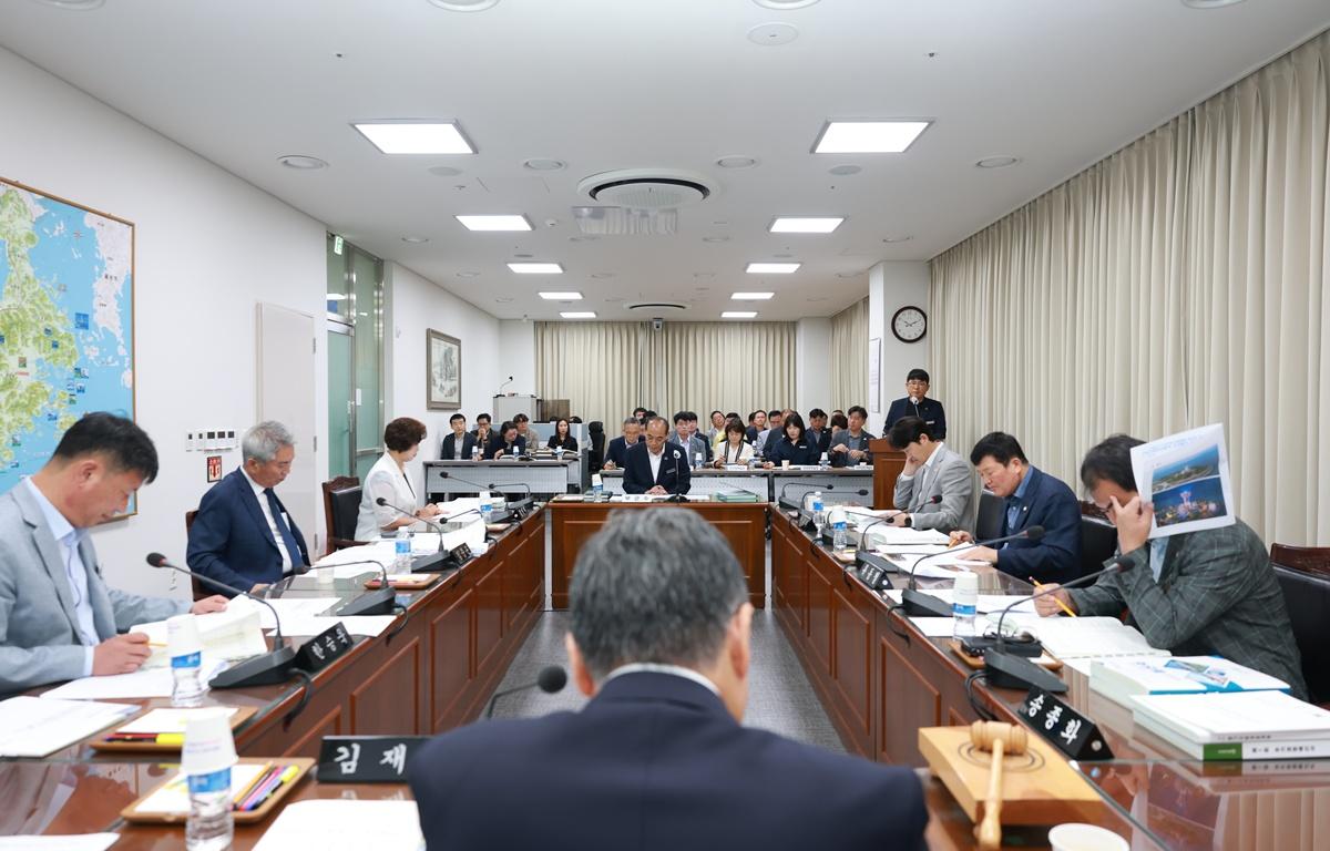 10대 제347회 고흥군의회 임시회 제1차 예산결산특별위원회 첨부이미지 : 2026. 08. 27 제347회 고흥군의회 임시회 제1차 예산결산특별위원회 (4).JPG