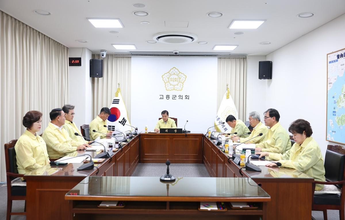 제10대 고흥군의회 폭염가뭄대책보고회 첨부이미지 : 2026. 08. 05 폭염가뭄대책보고회 (1).JPG