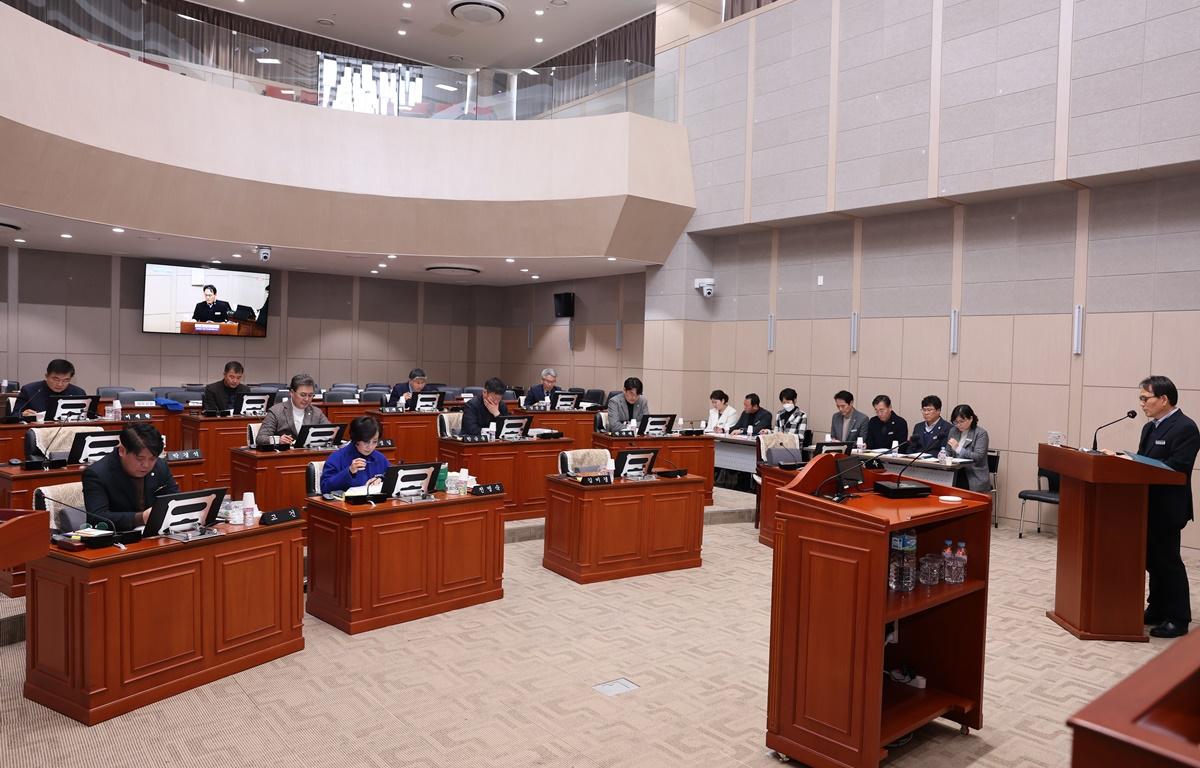 제343회 고흥군의회 임시회 제4차 본회의(군정 주요업무계획 보고) 첨부이미지 : 2026.2.2 제343회 고흥군의회 임시회 제4차 본회의(군정 주요업무계획 보고) (3).JPG