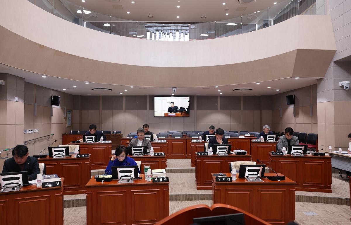 제343회 고흥군의회 임시회 제4차 본회의(군정 주요업무계획 보고) 첨부이미지 : 2026.2.2 제343회 고흥군의회 임시회 제4차 본회의(군정 주요업무계획 보고) (4).JPG