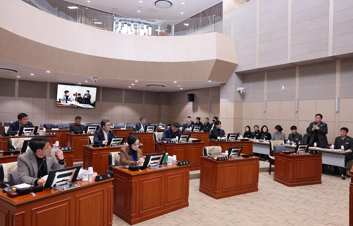제343회 고흥군의회 임시회 제5차 본회의(군정 주요업무계획 보고) 첨부이미지 : 2026.2.3 제343회 고흥군의회 임시회 제5차 본회의(군정 주요업무계획 보고) (5).JPG