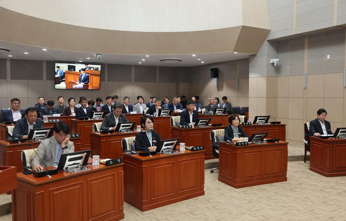 제340회 고흥군의회 임시회 제2차 본회의 첨부이미지 : 2025.9.16 제340회 고흥군의회 제2차 본회의(1).JPG