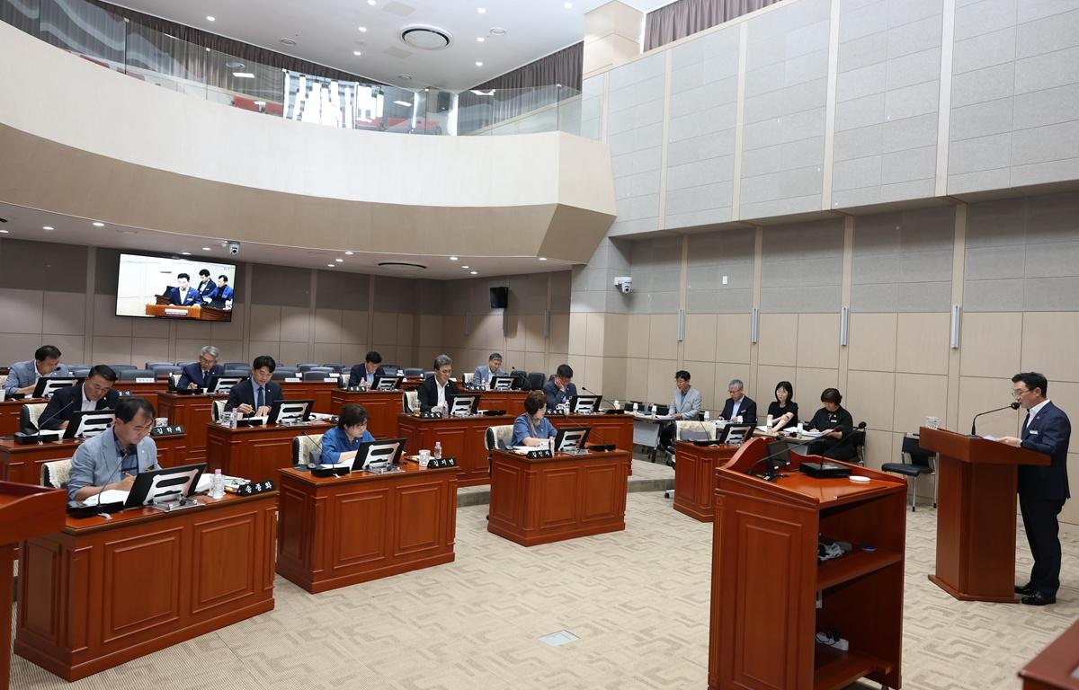 10대 제346회 고흥군의회 임시회 제2차 본회의(업무보고회) 첨부이미지 : 2026.7.23 제346회 고흥군의회 임시회 제2차 본회의(업무보고회) (4).JPG