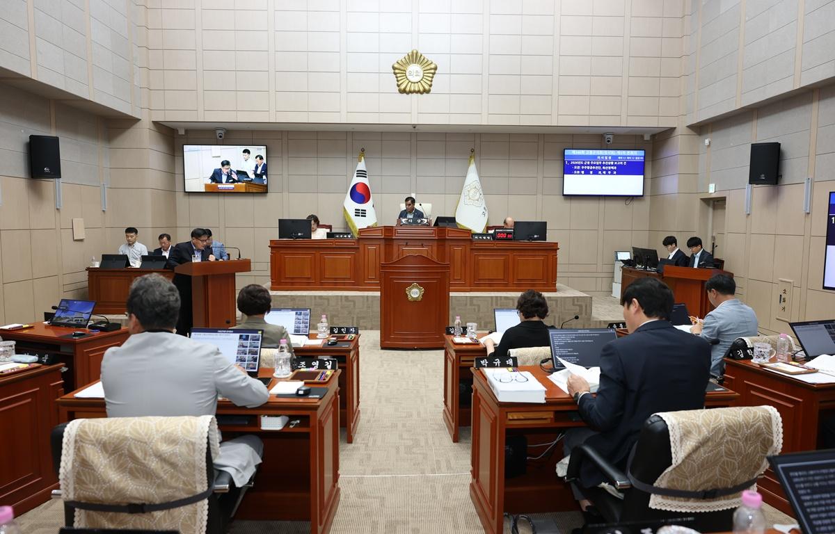 10대 제346회 고흥군의회 임시회 제3차 본회의(업무보고회) 첨부이미지 : 2026.7.24 제346회 고흥군의회 임시회 제3차 본회의(업무보고회) (7).JPG