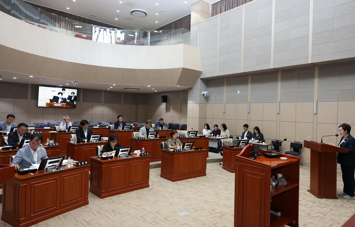 10대 제346회 고흥군의회 임시회 제3차 본회의(업무보고회) 첨부이미지 : 2026.7.24 제346회 고흥군의회 임시회 제3차 본회의(업무보고회) (6).JPG